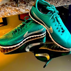 Emerald green size 9 Nikes